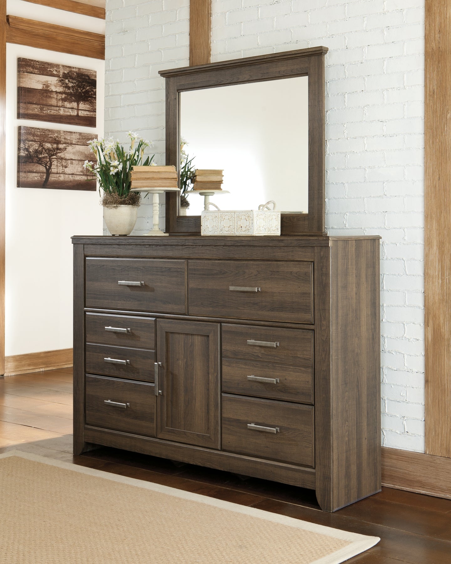 Juararo California King Panel Bed with Mirrored Dresser and Chest