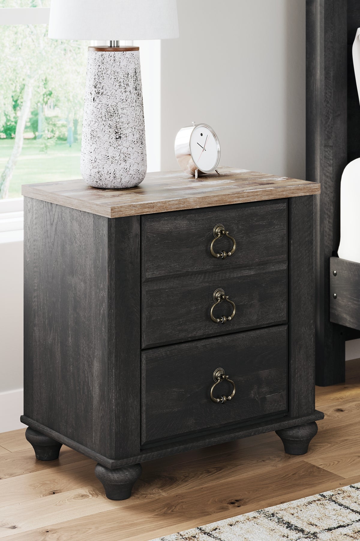 Nanforth Queen Panel Bed with Mirrored Dresser, Chest and Nightstand